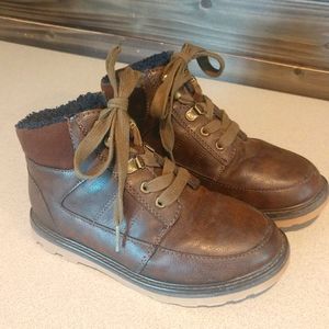 Boys boots size 2 EUC